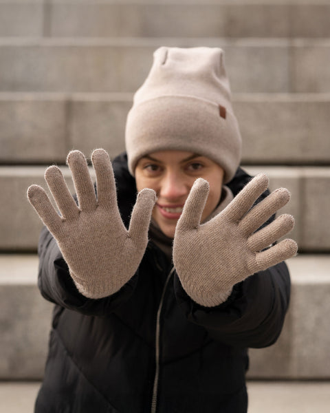 Women's Knitted Beanie & Gloves 2-Piece Set Creamy beige