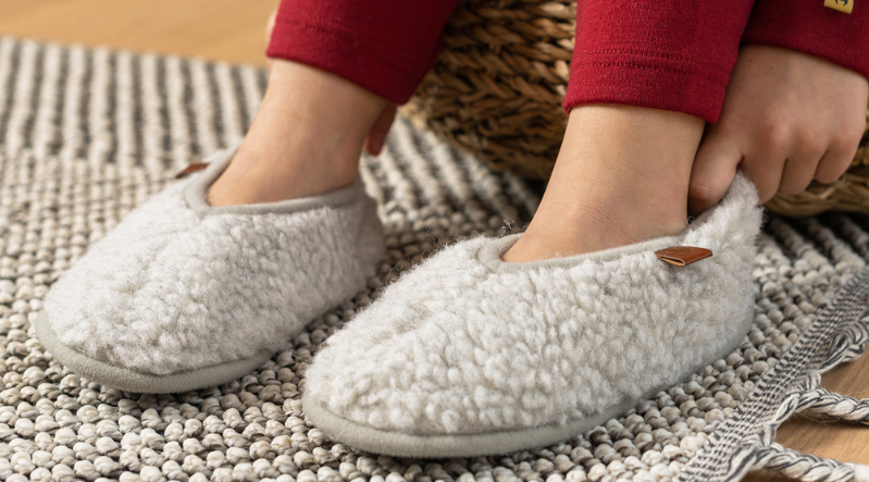 little kids wear natural wool bootie slippers in dark gray color