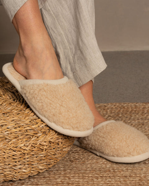 Women&#39;s Merino Fluffy Slippers