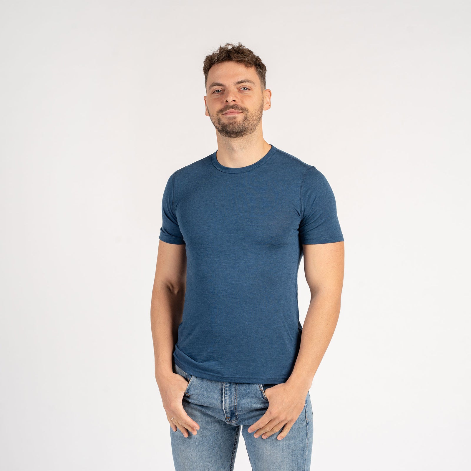 The menique men's 160 Merino wool T-Shirt in black color.